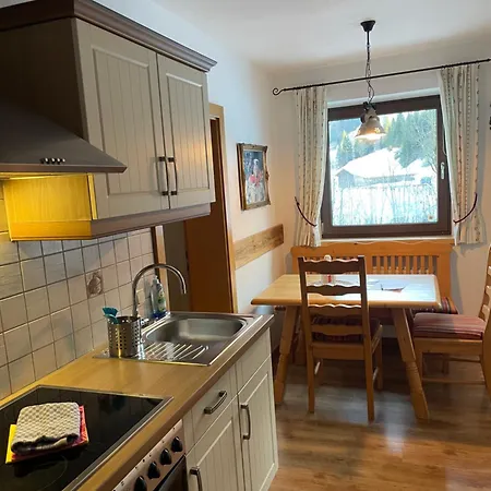 Natursport Heutal Ski-in & Ski-out アパート